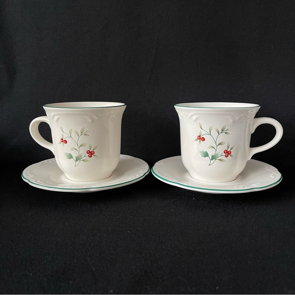 Set of 2 - Pfaltzgraff - Winterberry - Coffee Cups and Saucers